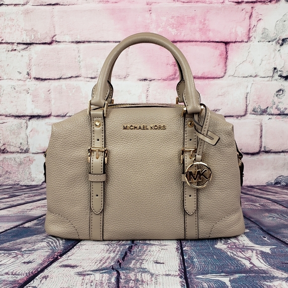 Michael Kors Handbags - ⚠️LAST 1⚠Michael Kors Ginger SM Duffle Satchel Tan